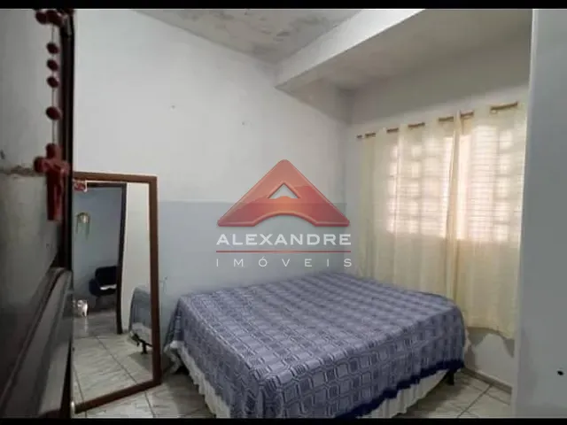 Casa com 184m² 4 quartos e 1 banheiro, à venda, no bairro Jardim das Flores em São José dos Campos