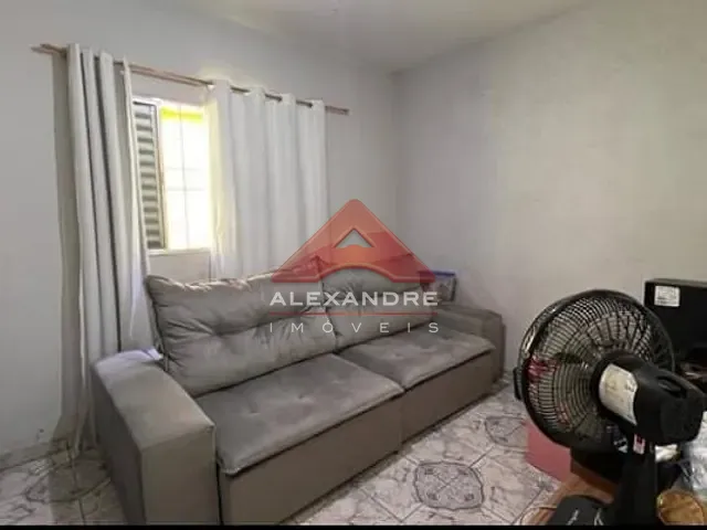 Casa com 184m² 4 quartos e 1 banheiro, à venda, no bairro Jardim das Flores em São José dos Campos