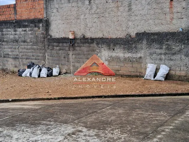 Casa com 339m² 3 quartos e 1 banheiro, à venda, no bairro Jardim Santa Inês I em São José dos Campos
