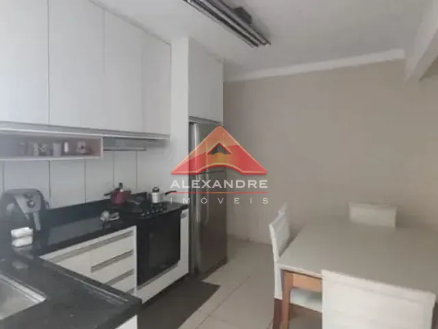 Casa com 130m² 2 quartos e 2 banheiros, à venda, no bairro Vila Tesouro em São José dos Campos