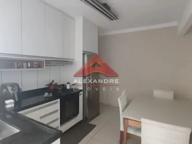 Casa com 130m² 2 quartos e 2 banheiros, à venda, no bairro Vila Tesouro em São José dos Campos