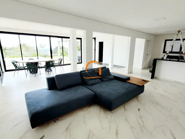 Casa com 600m² 4 quartos e 6 banheiros, para alugar, no bairro Estância Santa Maria do Laranjal em Atibaia