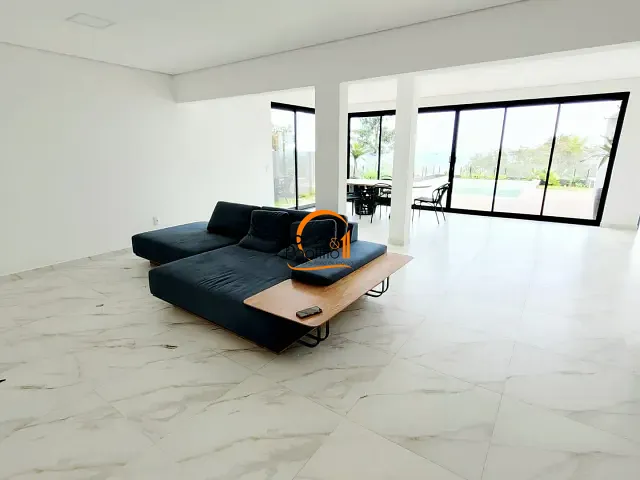 Casa com 600m² 4 quartos e 6 banheiros, para alugar, no bairro Estância Santa Maria do Laranjal em Atibaia