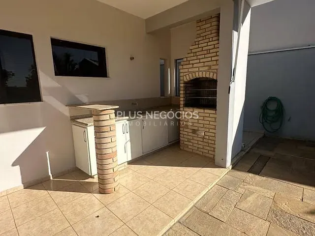 Casa com 700m² 3 quartos e 5 banheiros, para alugar, no bairro Jardim São Carlos em Sorocaba