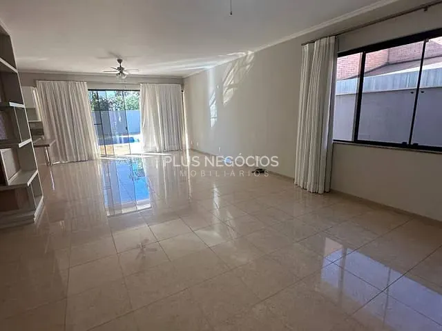 Casa com 700m² 3 quartos e 5 banheiros, para alugar, no bairro Jardim São Carlos em Sorocaba