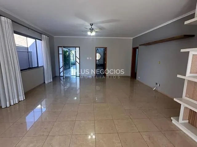 Casa com 700m² 3 quartos e 5 banheiros, para alugar, no bairro Jardim São Carlos em Sorocaba
