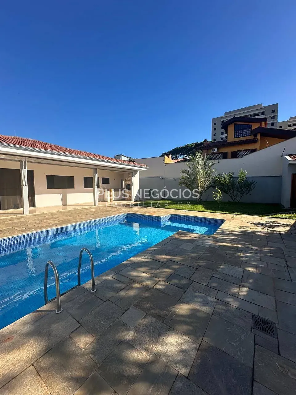 Casa, 3 quartos, 330 m² - Foto 1