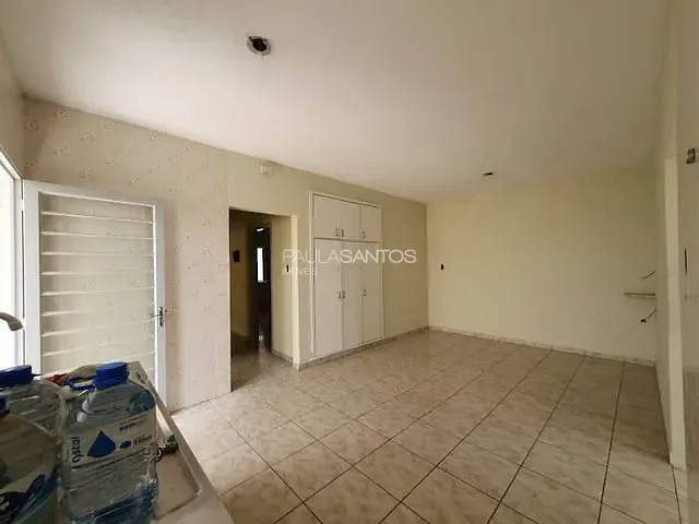 Casa com 300m² 4 quartos e 2 banheiros, à venda, no bairro Vila Carvalho em Sorocaba