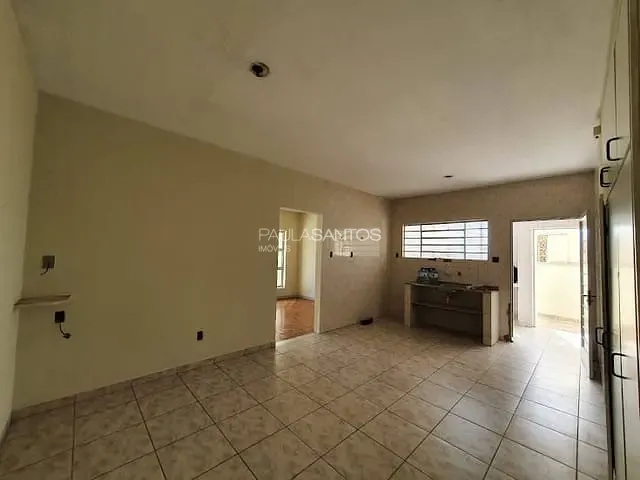 Casa com 300m² 4 quartos e 2 banheiros, à venda, no bairro Vila Carvalho em Sorocaba