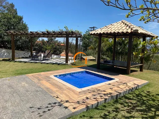 Casa com 800m² 2 quartos e 3 banheiros, para alugar, no bairro Estância Santa Maria do Laranjal em Atibaia