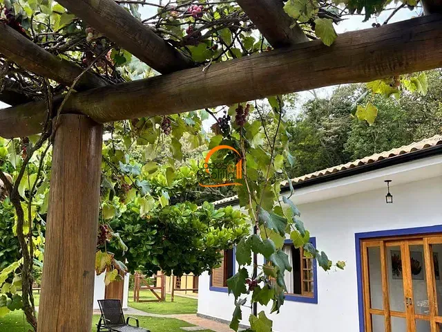Casa com 800m² 2 quartos e 3 banheiros, para alugar, no bairro Estância Santa Maria do Laranjal em Atibaia