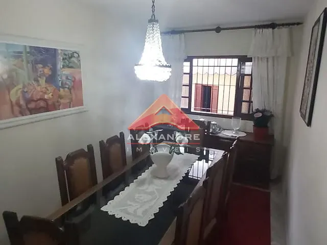 Casa com 200m² 3 quartos e 1 banheiro, à venda, no bairro Vila Industrial em São José dos Campos