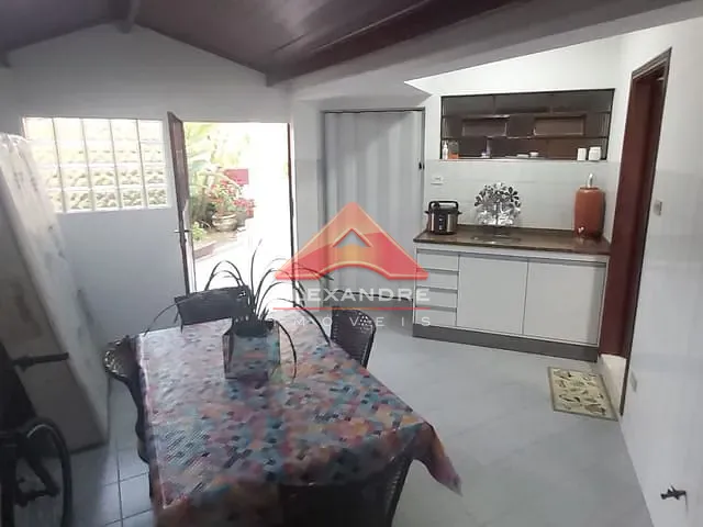 Casa com 200m² 3 quartos e 1 banheiro, à venda, no bairro Vila Industrial em São José dos Campos