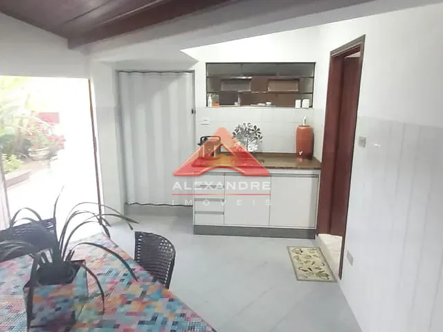 Casa com 200m² 3 quartos e 1 banheiro, à venda, no bairro Vila Industrial em São José dos Campos