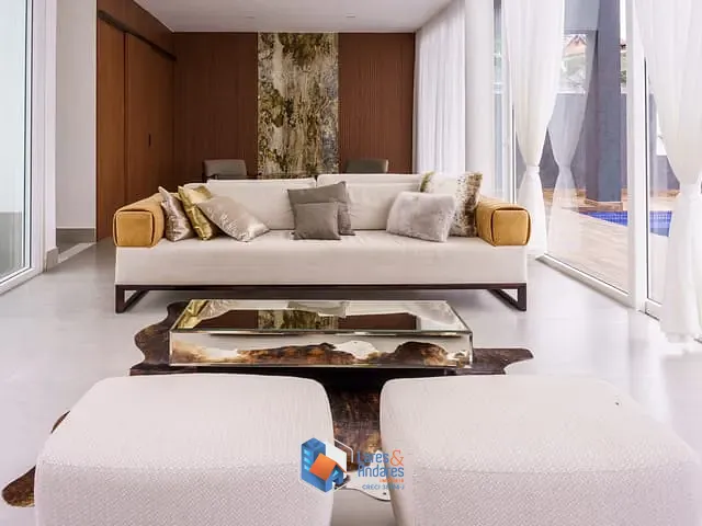 Casa com 1000m² 4 quartos e 8 banheiros, à venda, no bairro São Paulo II em Cotia