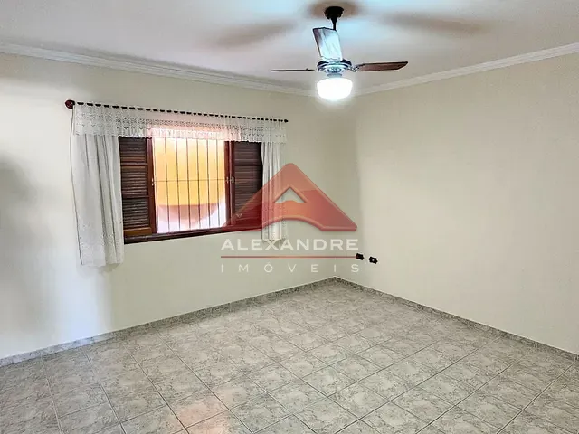 Casa com 150m² 4 quartos e 3 banheiros, à venda, no bairro Jardim Ismênia em São José dos Campos