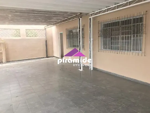 Casa com 300m² 3 quartos e 2 banheiros, à venda, no bairro Cidade Morumbi em São José dos Campos