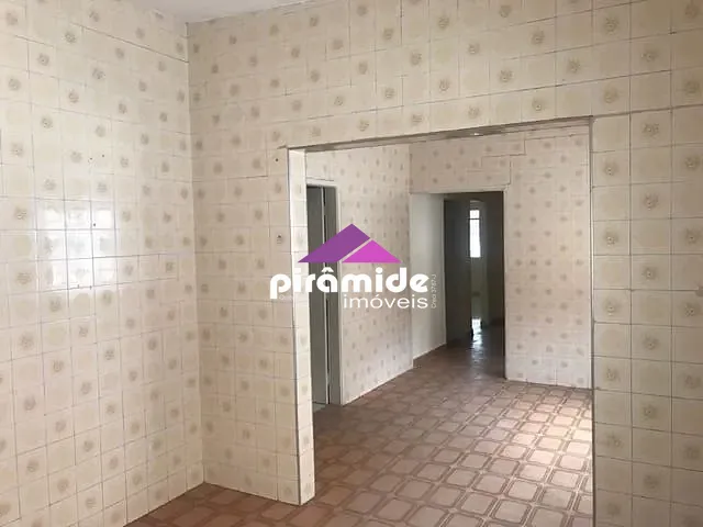 Casa com 300m² 3 quartos e 2 banheiros, à venda, no bairro Cidade Morumbi em São José dos Campos