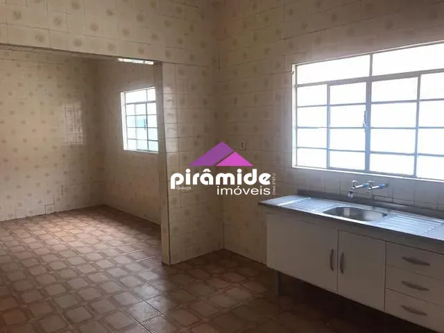Casa com 300m² 3 quartos e 2 banheiros, à venda, no bairro Cidade Morumbi em São José dos Campos