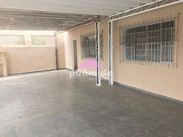 Casa com 300m² 3 quartos e 2 banheiros, à venda, no bairro Cidade Morumbi em São José dos Campos