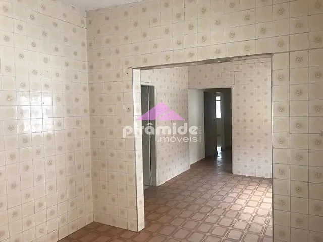 Casa com 300m² 3 quartos e 2 banheiros, à venda, no bairro Cidade Morumbi em São José dos Campos