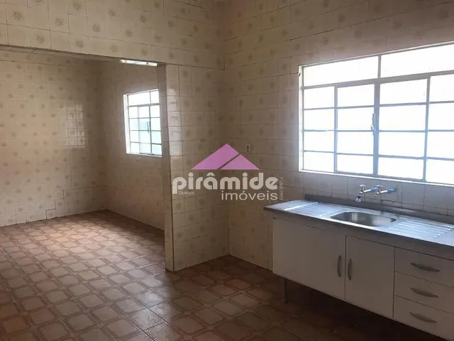 Casa com 300m² 3 quartos e 2 banheiros, à venda, no bairro Cidade Morumbi em São José dos Campos