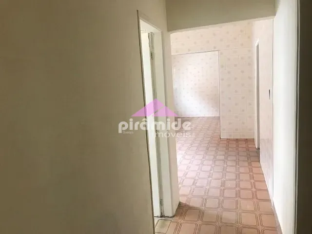 Casa com 300m² 3 quartos e 2 banheiros, à venda, no bairro Cidade Morumbi em São José dos Campos