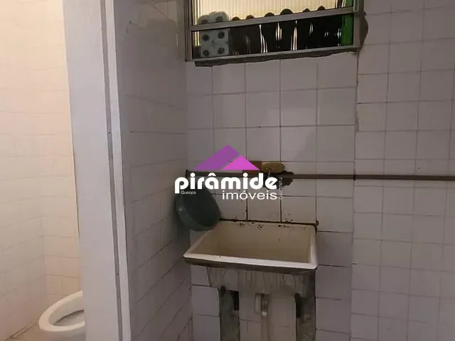 Casa com 300m² 4 quartos e 3 banheiros, à venda, no bairro Parque Industrial em São José dos Campos