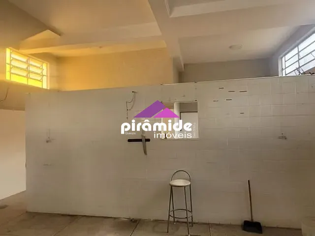 Casa com 300m² 4 quartos e 3 banheiros, à venda, no bairro Parque Industrial em São José dos Campos