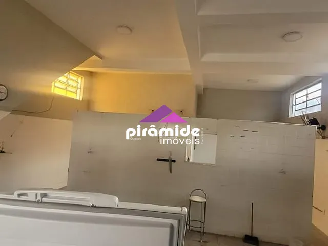 Casa com 300m² 4 quartos e 3 banheiros, à venda, no bairro Parque Industrial em São José dos Campos