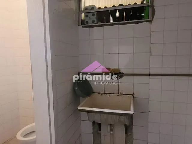 Casa com 300m² 4 quartos e 3 banheiros, à venda, no bairro Parque Industrial em São José dos Campos
