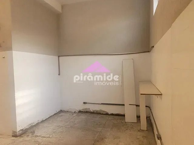 Casa com 300m² 4 quartos e 3 banheiros, à venda, no bairro Parque Industrial em São José dos Campos