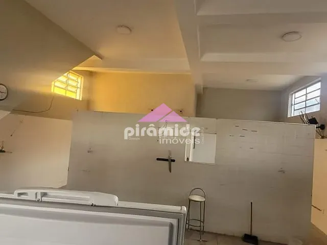 Casa com 300m² 4 quartos e 3 banheiros, à venda, no bairro Parque Industrial em São José dos Campos