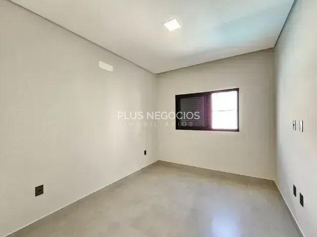 Casa com 250m² 3 quartos e 5 banheiros, à venda, no bairro Chácaras Residenciais Santa Maria em Votorantim
