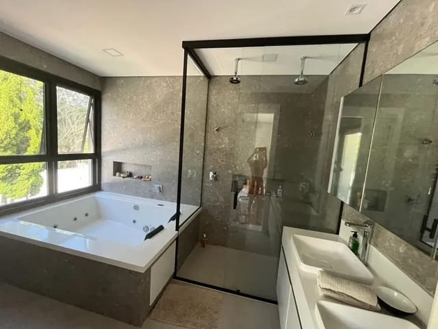 Casa com 420m² 5 quartos e 7 banheiros, à venda, no bairro Alphaville em Santana de Parnaíba