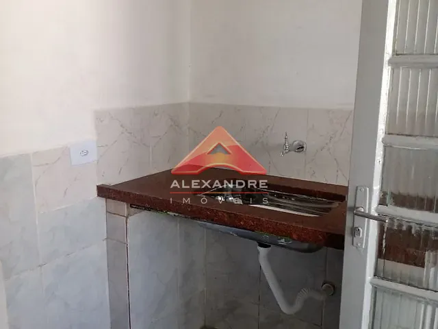 Casa com 300m² 2 quartos e 1 banheiro, para alugar, no bairro Vila Nair em São José dos Campos