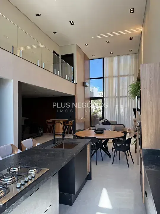 Casa, 4 quartos, 329 m² - Foto 2