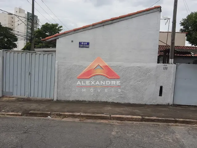 Casa 3 quartos e 2 banheiros, à venda, no bairro Monte Castelo em São José dos Campos