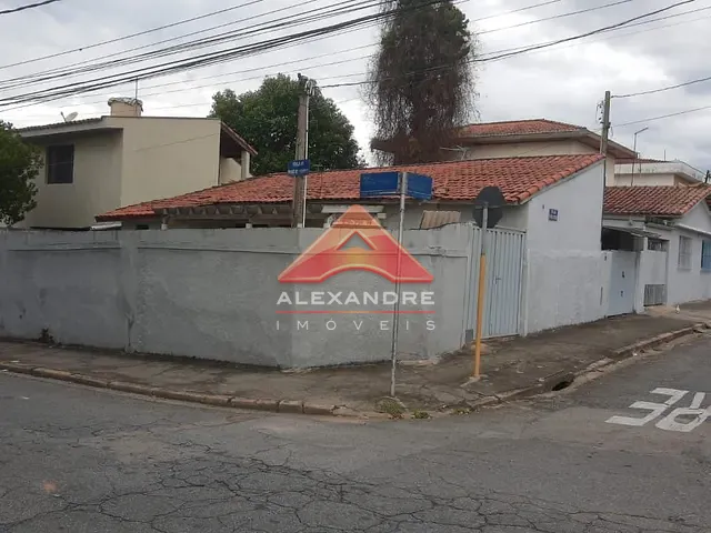 Casa 3 quartos e 2 banheiros, à venda, no bairro Monte Castelo em São José dos Campos