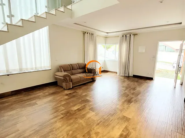 Casa com 360m² 4 quartos e 4 banheiros, para alugar, no bairro Condomínio Terras de Atibaia II em Atibaia