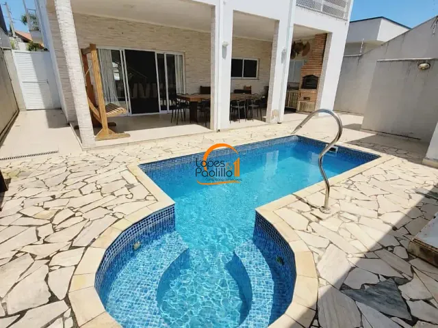 Casa com 360m² 4 quartos e 4 banheiros, para alugar, no bairro Condomínio Terras de Atibaia II em Atibaia