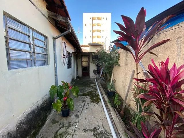 Casa com 300m² 4 quartos e 3 banheiros, à venda, no bairro Monção em Taubaté