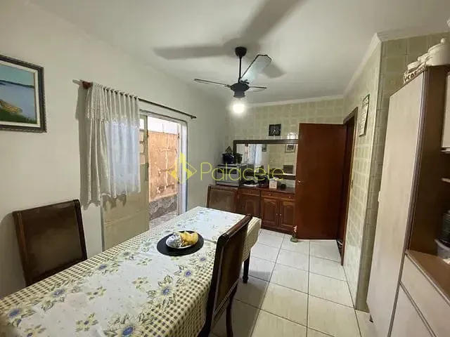 Casa com 300m² 4 quartos e 3 banheiros, à venda, no bairro Monção em Taubaté