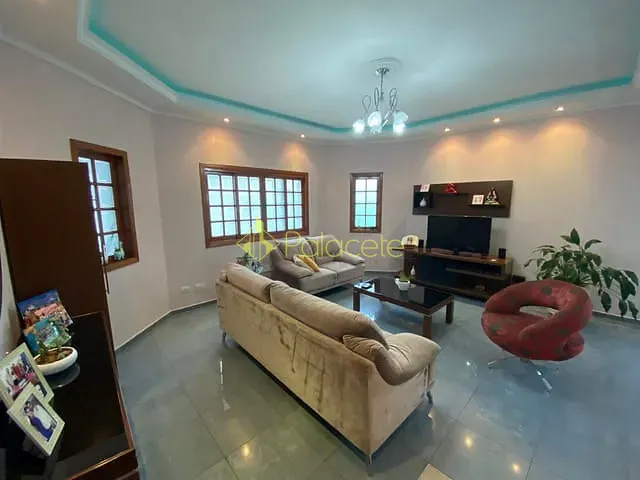 Casa com 260m² 4 quartos e 5 banheiros, à venda, no bairro Bosque Flamboyant em Taubaté