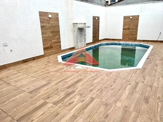 Casa com 360m² 4 quartos e 1 banheiro, à venda, no bairro Jardim Britânia em Caraguatatuba