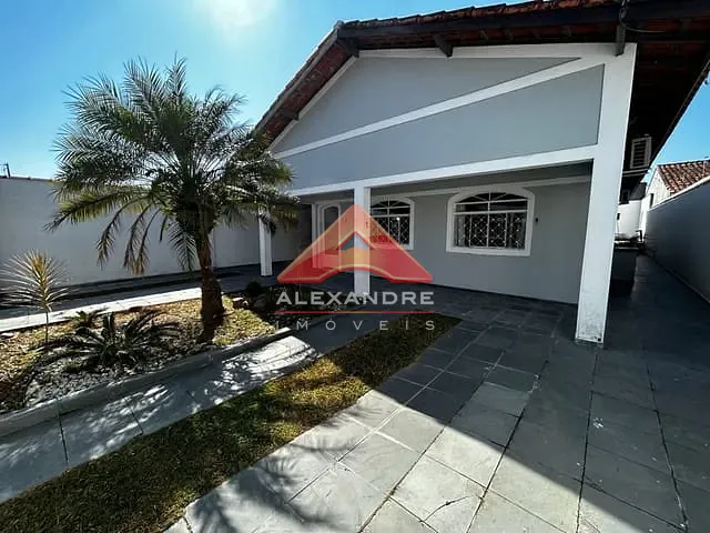 Casa com 360m² 4 quartos e 1 banheiro, à venda, no bairro Jardim Britânia em Caraguatatuba