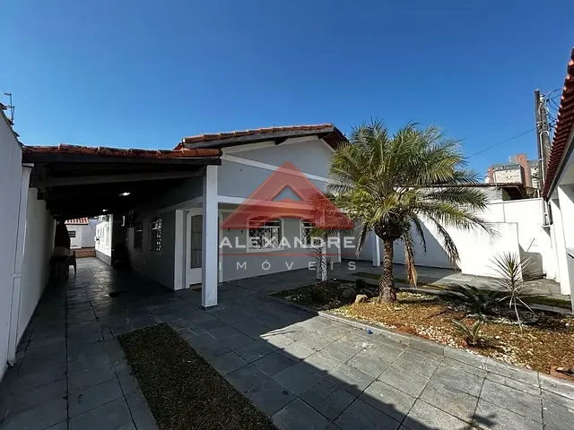 Casa com 360m² 4 quartos e 1 banheiro, à venda, no bairro Jardim Britânia em Caraguatatuba