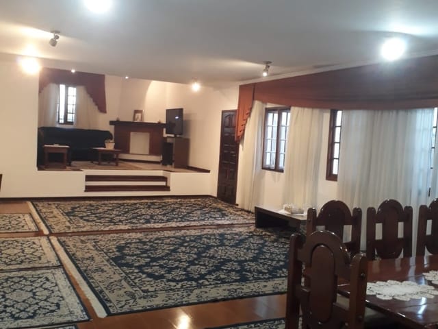 Casa com 466m² 2 quartos e 3 banheiros, à venda, no bairro Alphaville em Santana de Parnaíba