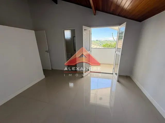 Casa com 1000m² 3 quartos e 2 banheiros, à venda ou para alugar, no bairro Parque Mirante Do Vale em Jacareí