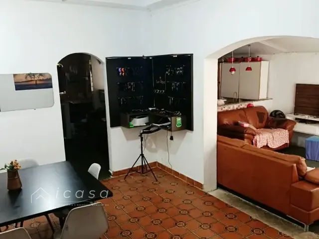 Casa com 350m² 3 quartos e 2 banheiros, à venda, no bairro Vila Menino Jesus em Caçapava